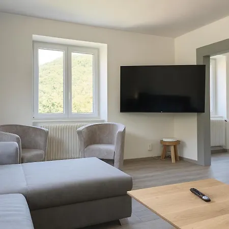 Familial Pied Des Montagnes